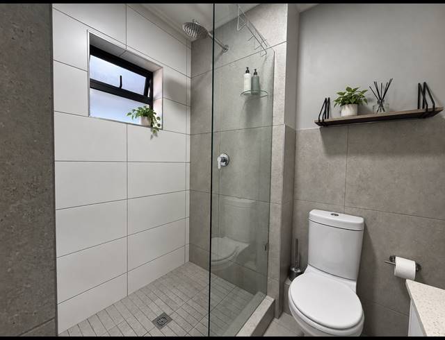 2 BEDROOM APARTMENT FOR SALE IN TABLE VIEW